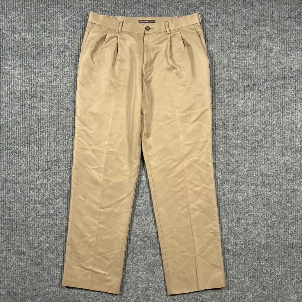 Dockers D3 Classic Pants Mens Size 32x30 Beige Straight Pleated Front Mid Rise